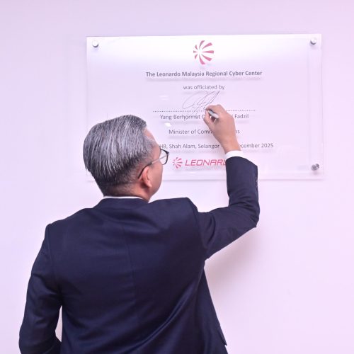 Leonardo Regional Cyber Centre Malaysia 3 Plaque Signing